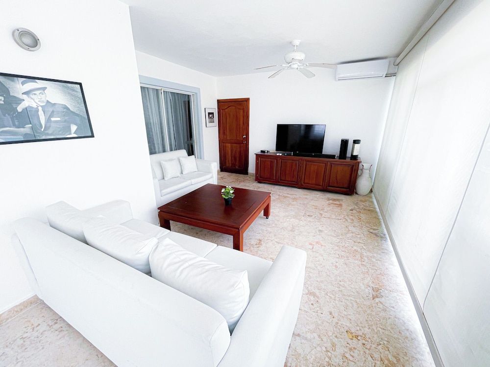 Club Condo, 2 Bedrooms, Pool Access, Pool View