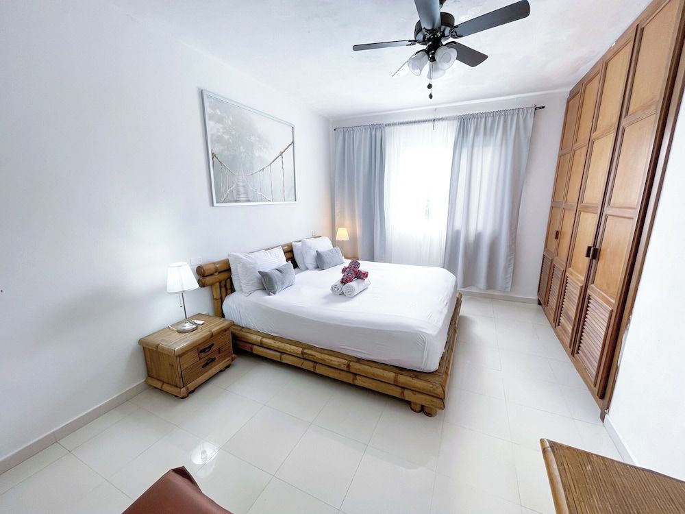 Exclusive Penthouse, 3 Bedrooms, Pool View, Poolside