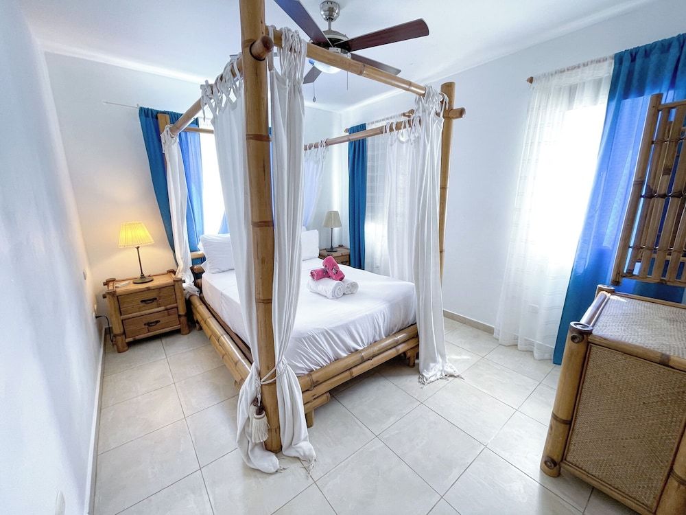 Exclusive Villa, 2 Bedrooms, Terrace, Poolside