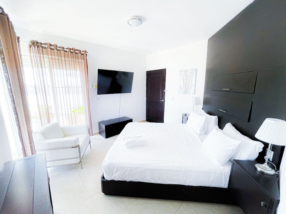 Presidential Penthouse, 3 Bedrooms, Pool View, Beachside