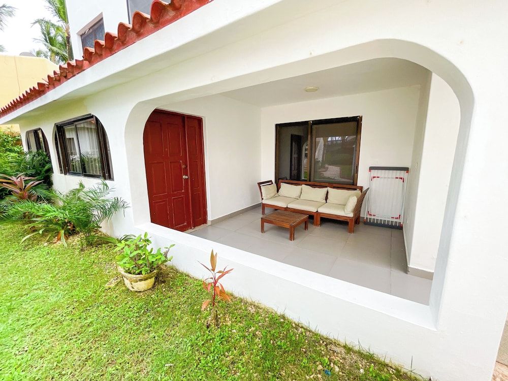 Deluxe Suite, 2 Bedrooms, Patio, Beachside