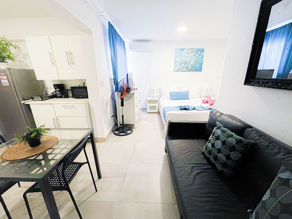 Deluxe Studio, 1 Queen Bed with Sofa bed, Kitchen, Beachside