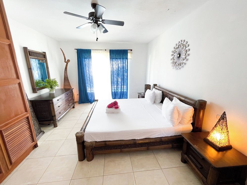 Exclusive Villa, 2 Bedrooms, Terrace, Poolside