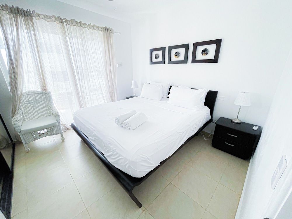 Presidential Penthouse, 3 Bedrooms, Pool View, Beachside