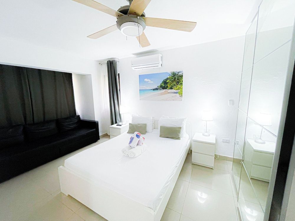Deluxe Suite, 2 Bedrooms, Patio, Beachside