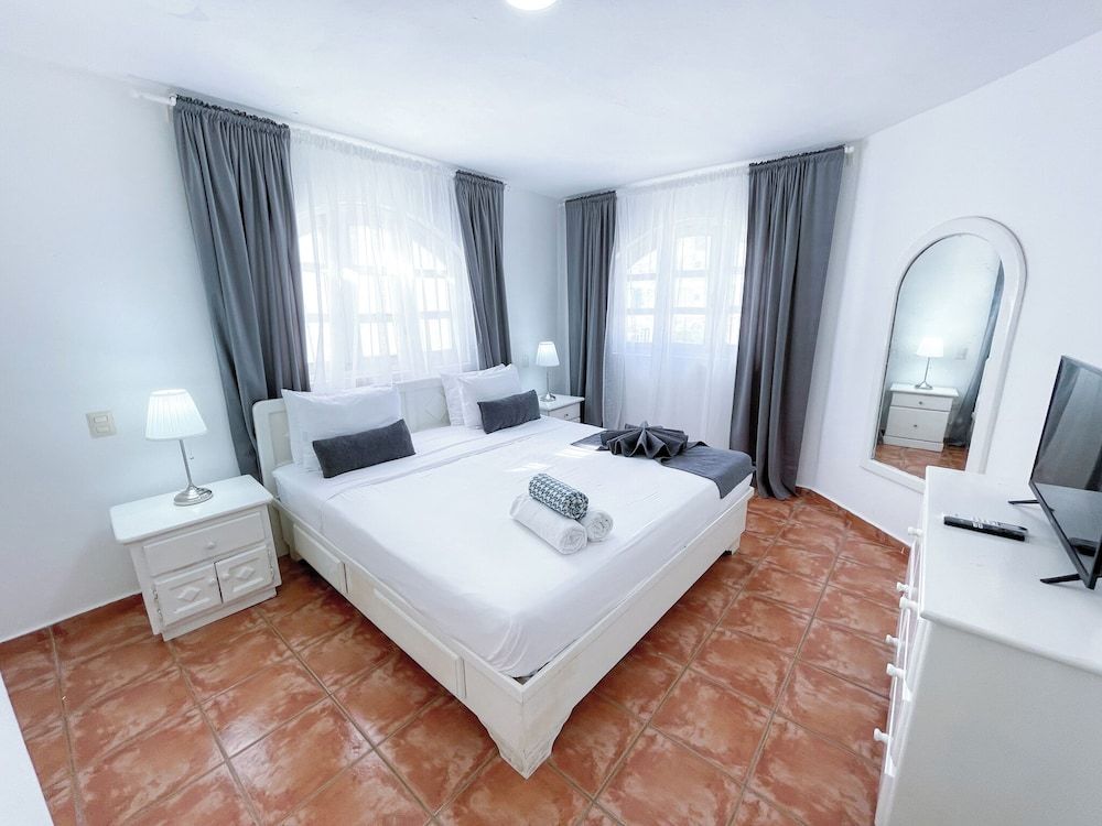 Royal Apartment, 2 Bedrooms, Ocean View