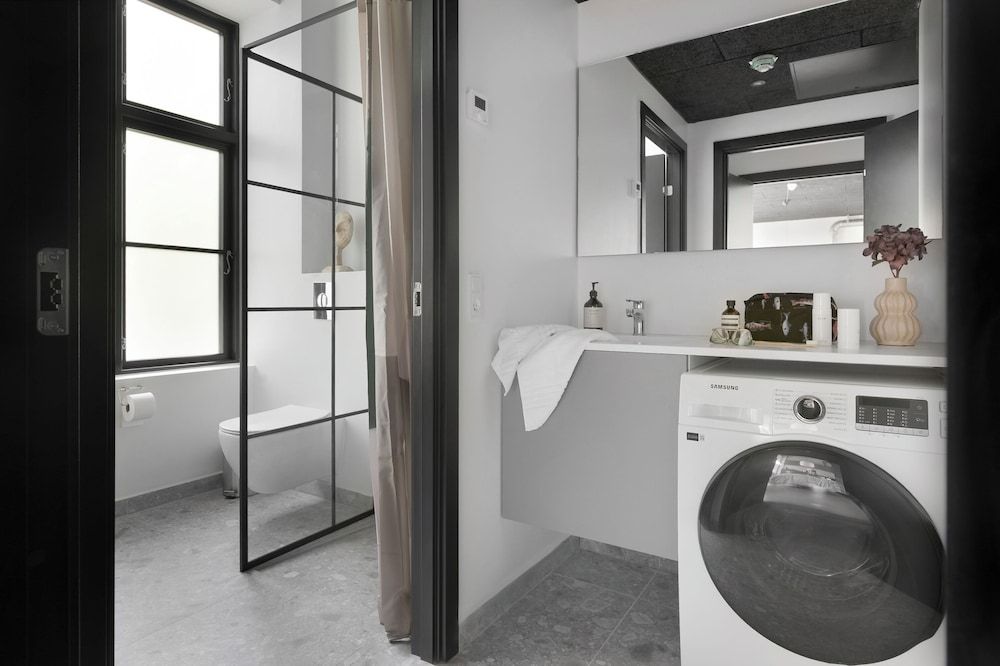 No.186 apartments by Daniel&Jacob's Design Apartment, Courtyard View 28