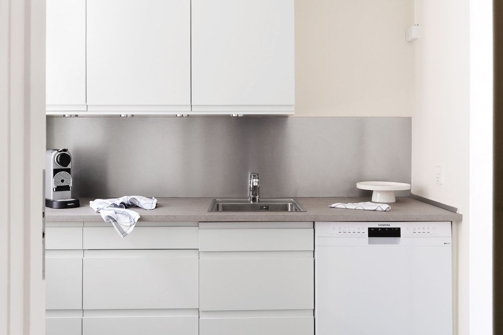 Royal Neighbors - 4 bedrooms - 2 bathrooms Luxury Apartment, City View 14