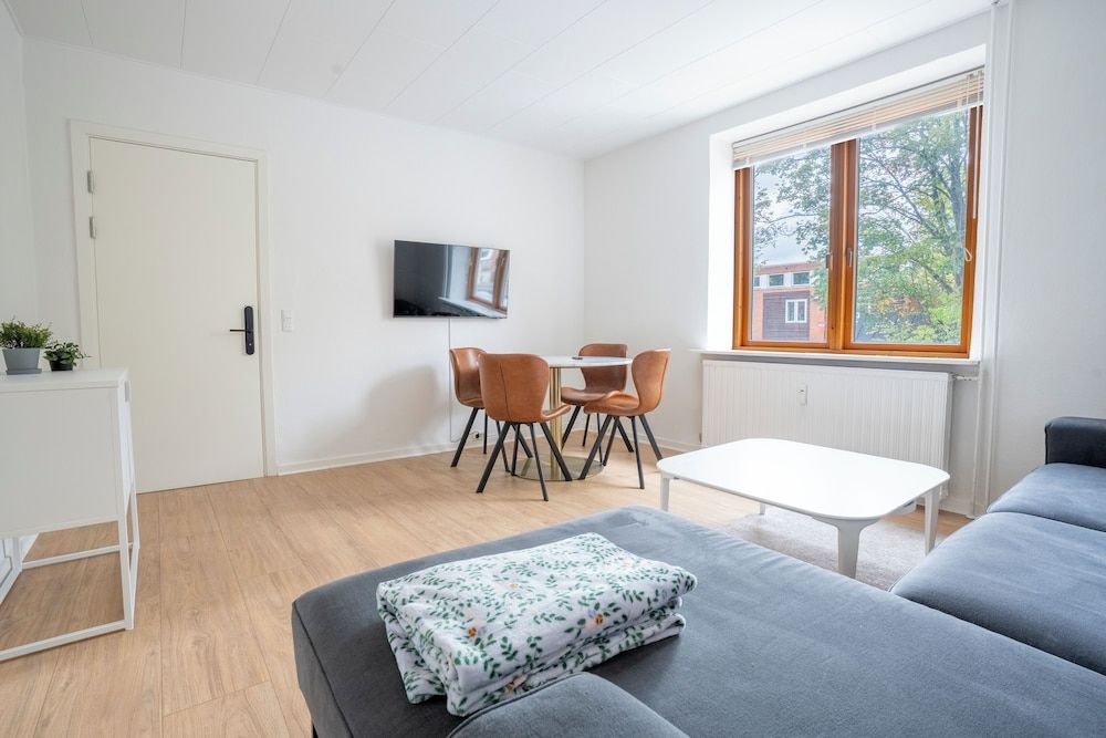 Modernized Bed & Bath Apartment 18