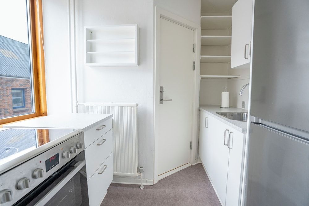 Modernized Bed & Bath Apartment 10