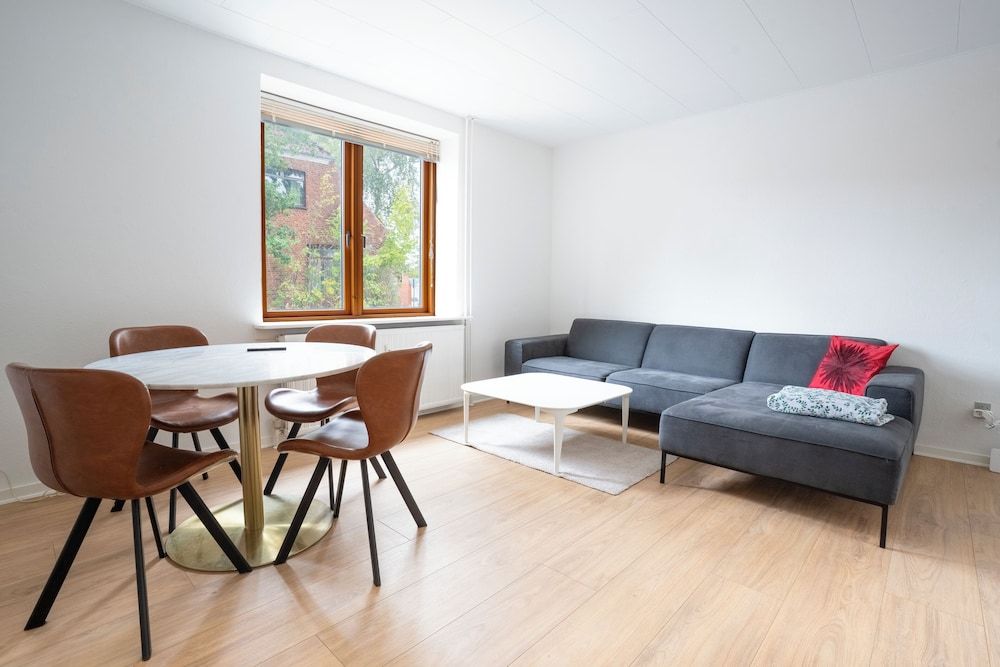 Modernized Bed & Bath Apartment 20