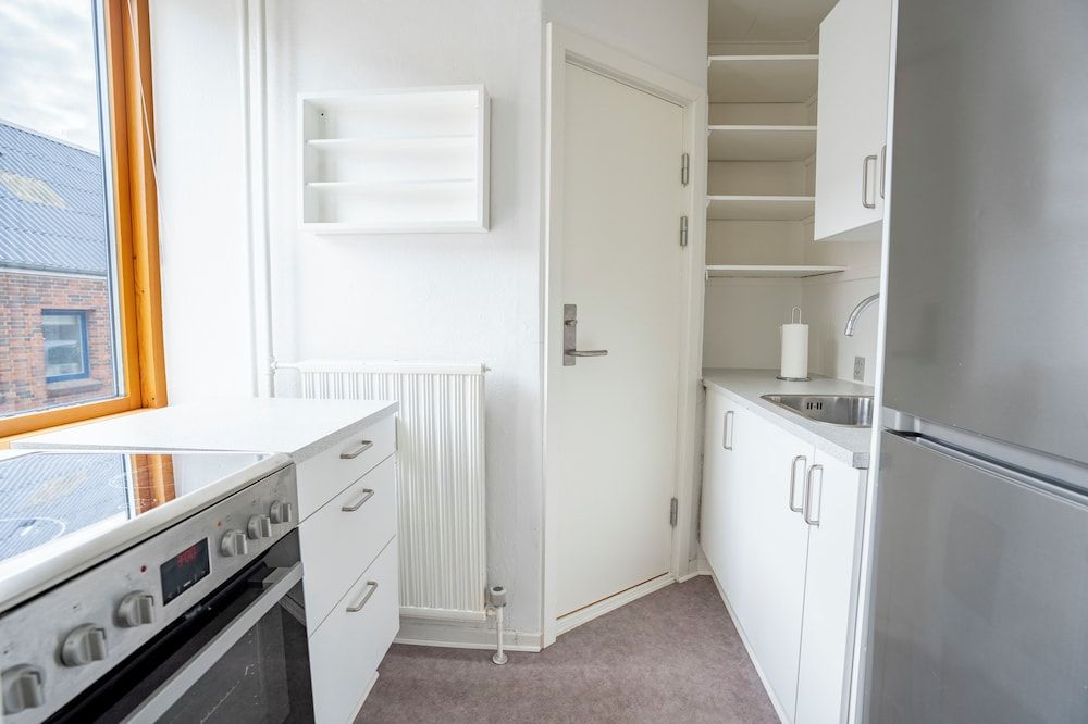 Modernized Bed & Bath Apartment 13