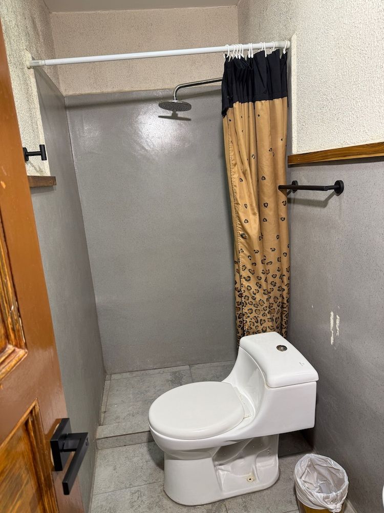 Rooms Classic Triple Room, Private Bathroom 9