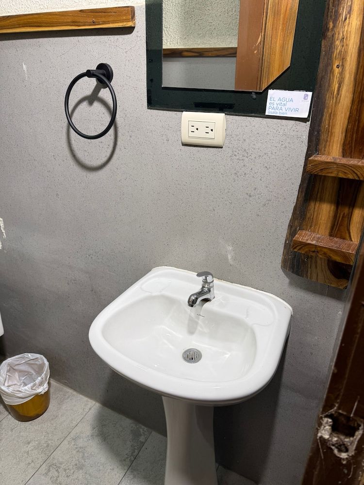 Rooms Classic Triple Room, Private Bathroom 10