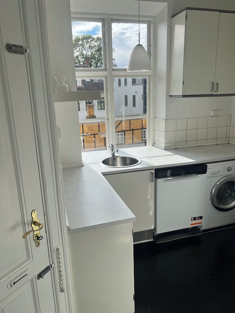 Classic Brownstone Apartments and Rooms Apartment, Non Smoking, City View 3