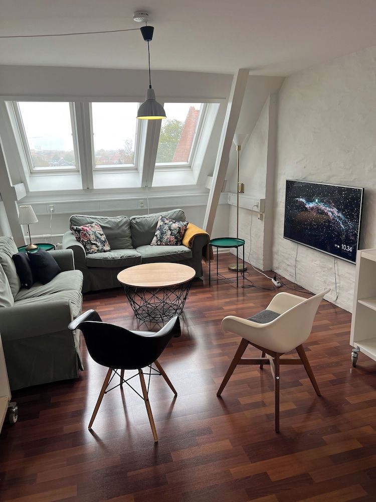 Classic Brownstone Apartments and Rooms Comfort Apartment, Non Smoking, City View 5