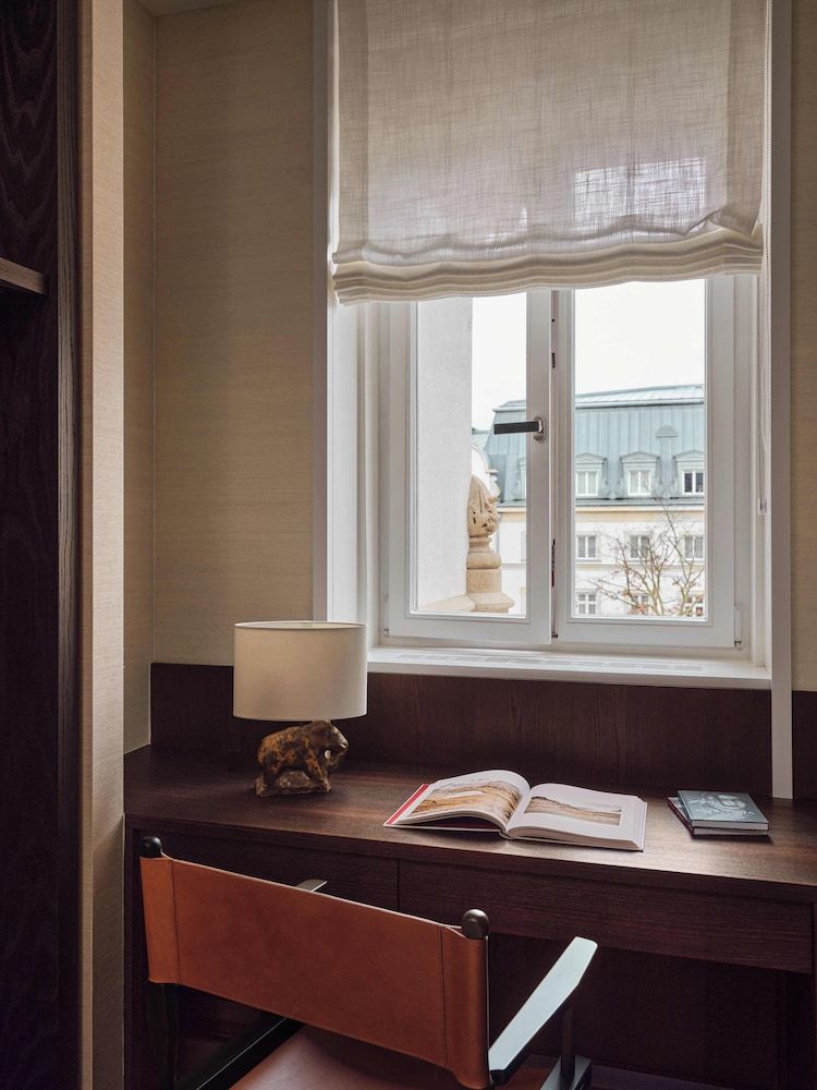 Signature Suite - The Explorer