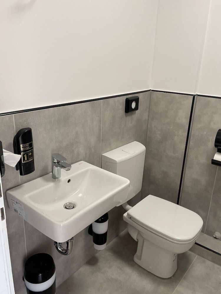 Haven Hotel Wuppertal Classic Triple Room 9