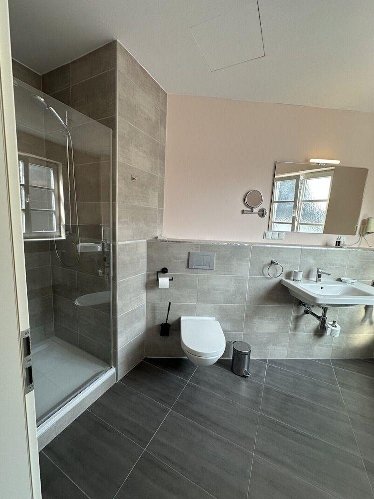 Hotel Mainchateau Classic Double Room, 1 Queen Bed, Non Smoking, Private Bathroom 2