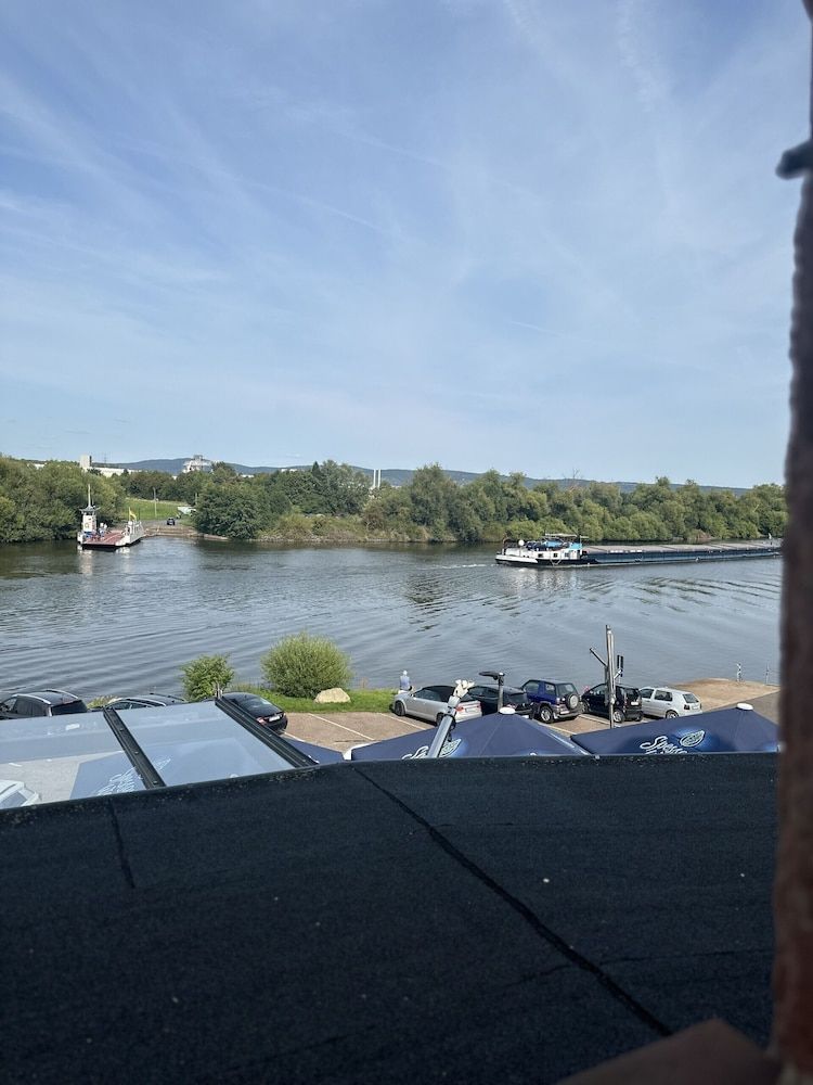 Hotel Mainchateau Deluxe Suite, 1 King Bed with Sofa bed, Bathtub, River View 4