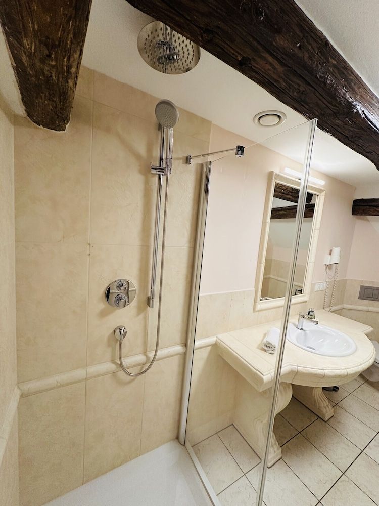 Hotel Mainchateau Deluxe Suite, 1 King Bed with Sofa bed, Non Smoking, River View 4