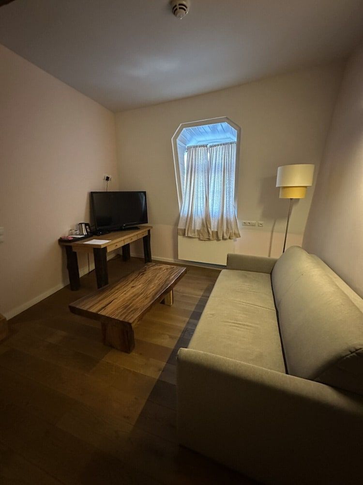 Hotel Mainchateau Deluxe Suite, 1 King Bed with Sofa bed, Non Smoking, River View 3