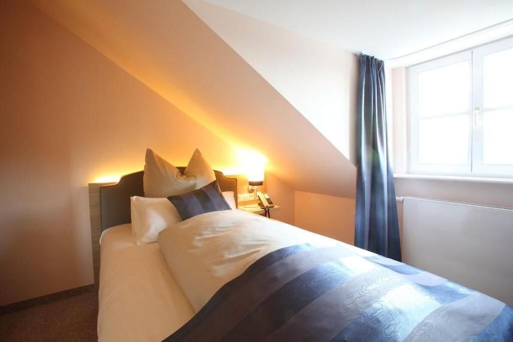 Comfort Single Room, 1 Large Twin Bed, Non Smoking, River View