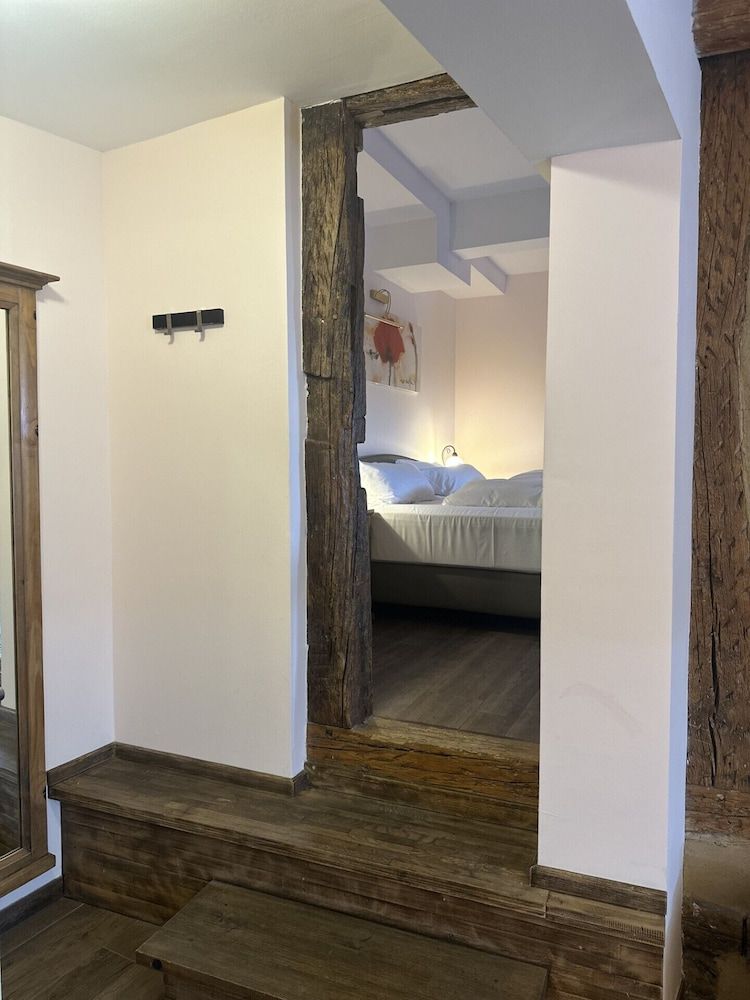 Hotel Mainchateau Deluxe Suite, 1 King Bed with Sofa bed, Bathtub, River View 3