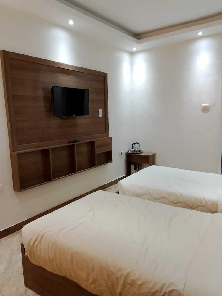 Enter Pyramids Inn Deluxe Double or Twin Room, Desert View 19