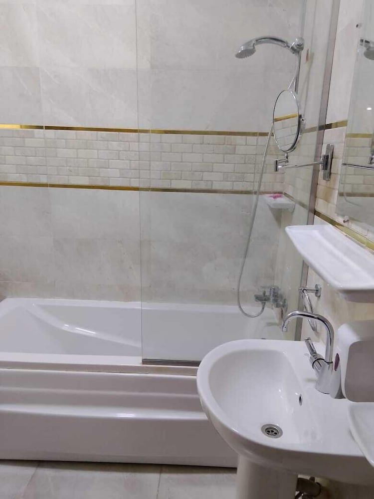 Enter Pyramids Inn Double Room, Balcony, Mountain View 5