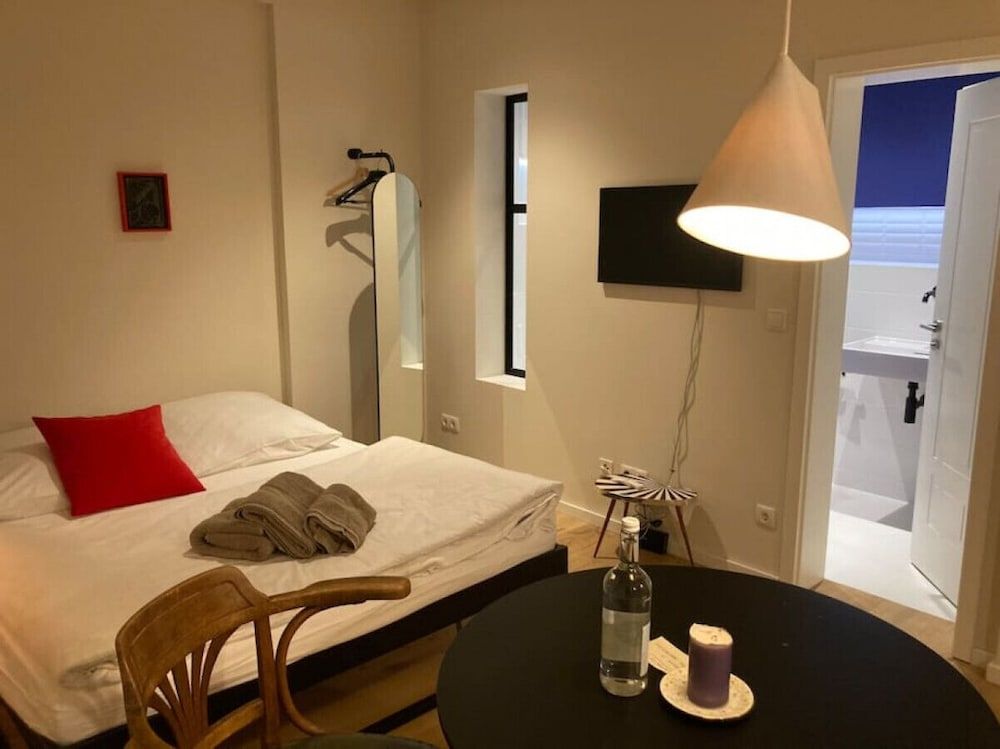 Deluxe Studio