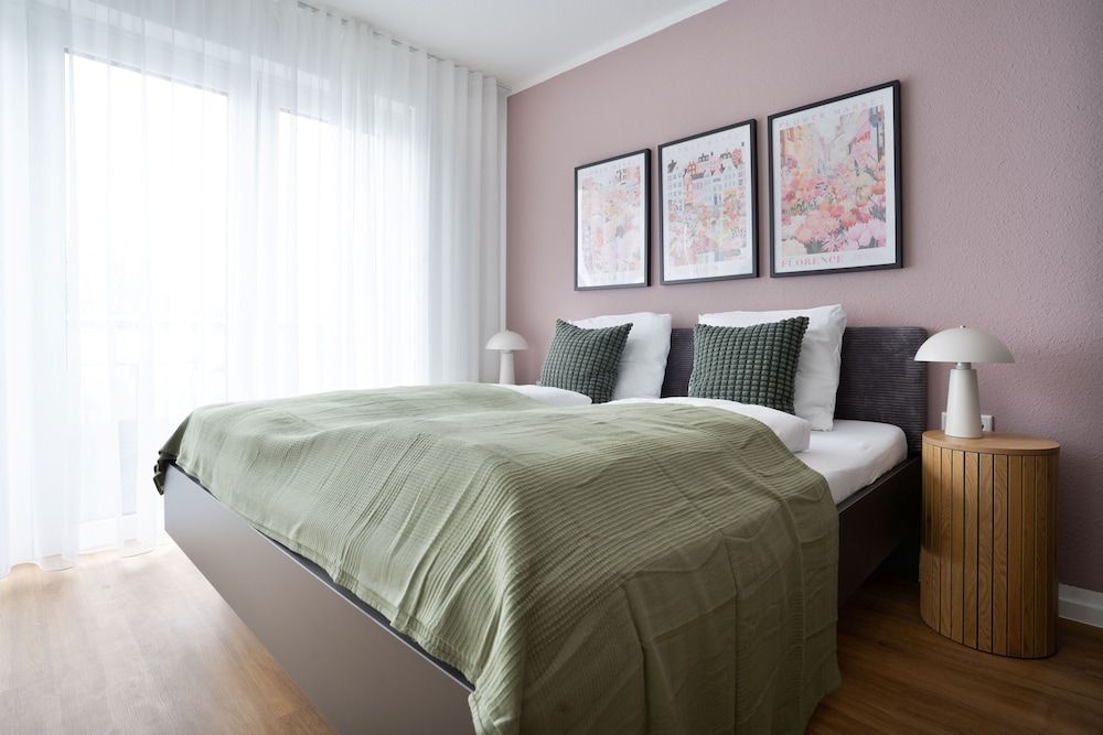 Deluxe Studio Suite, 1 Queen Bed with Sofa bed