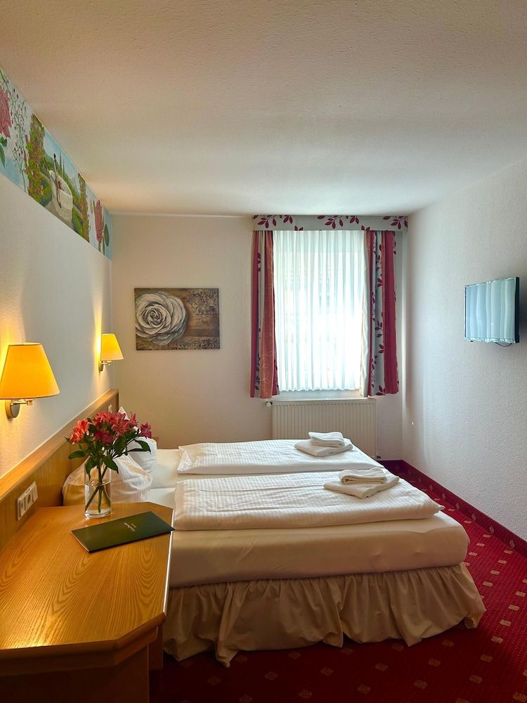 Hotel Domschatz Standard Twin Room, Private Bathroom 6