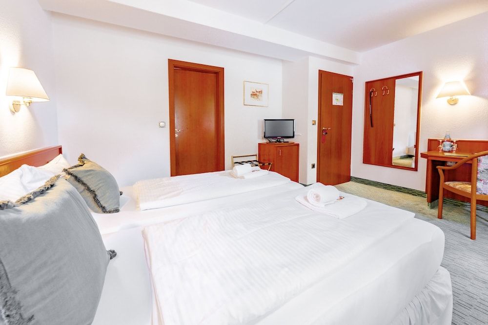 Hotel Domschatz Standard Twin Room, Private Bathroom 2