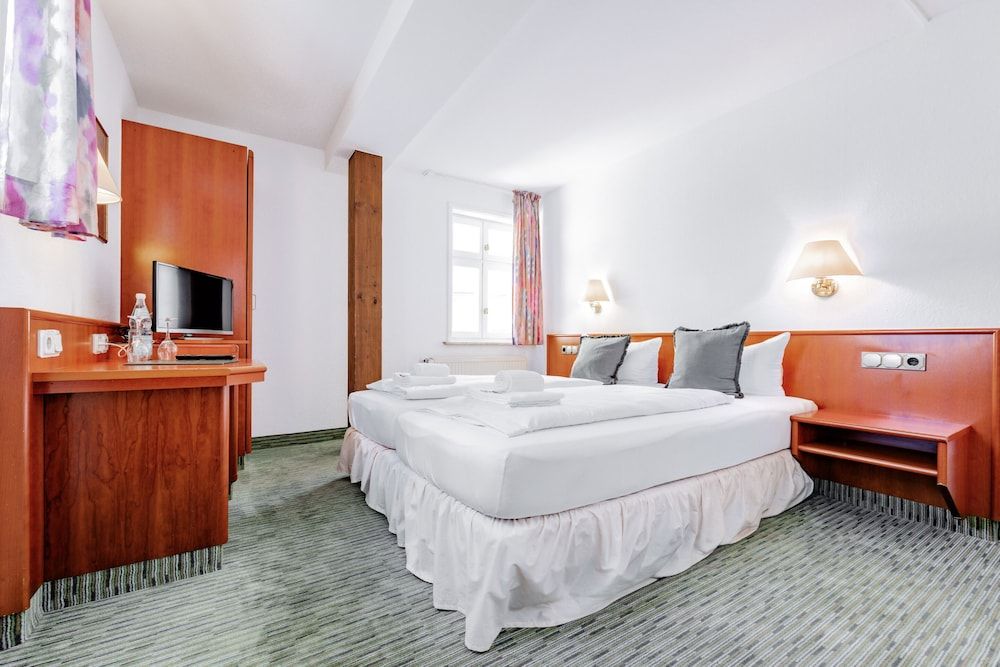 Hotel Domschatz Standard Twin Room, Private Bathroom 7