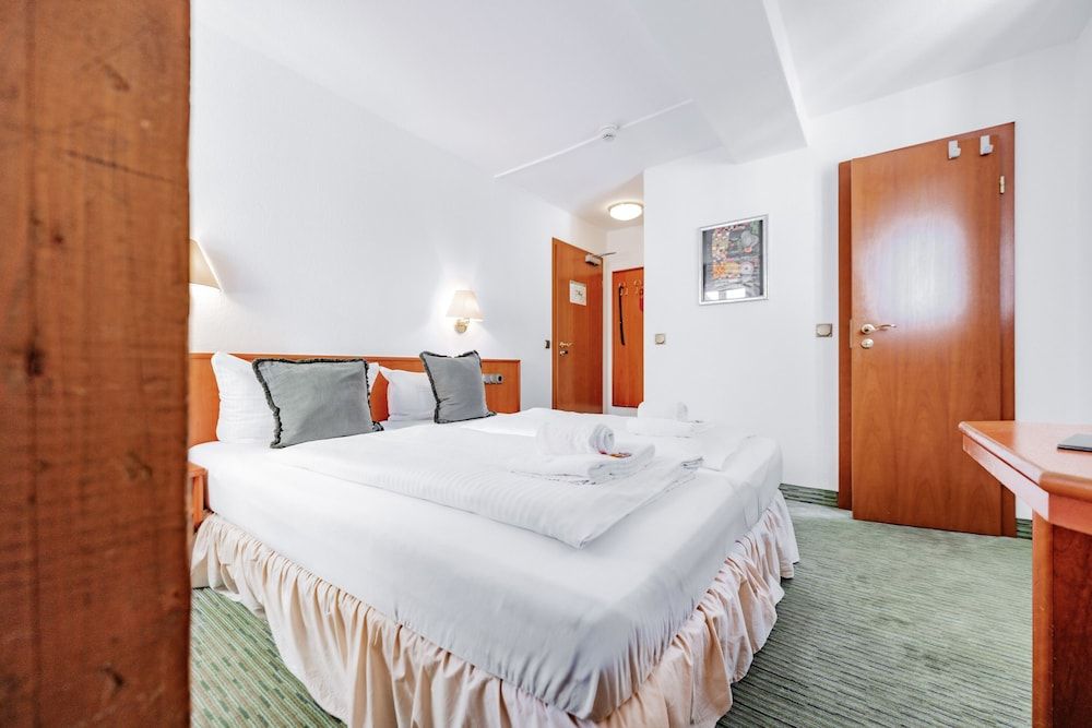 Hotel Domschatz Standard Twin Room, Private Bathroom 10