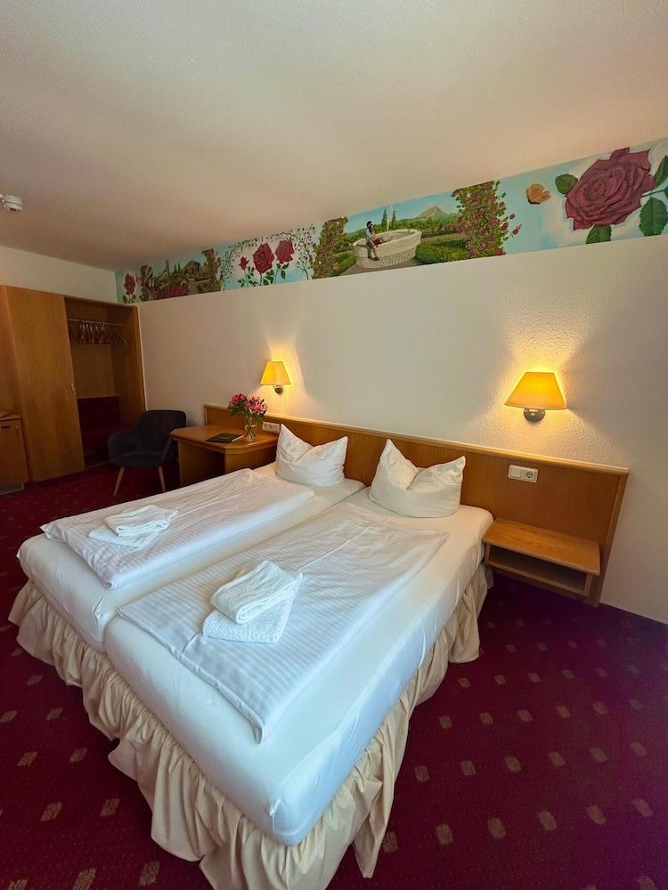 Hotel Domschatz Standard Twin Room, Private Bathroom 4