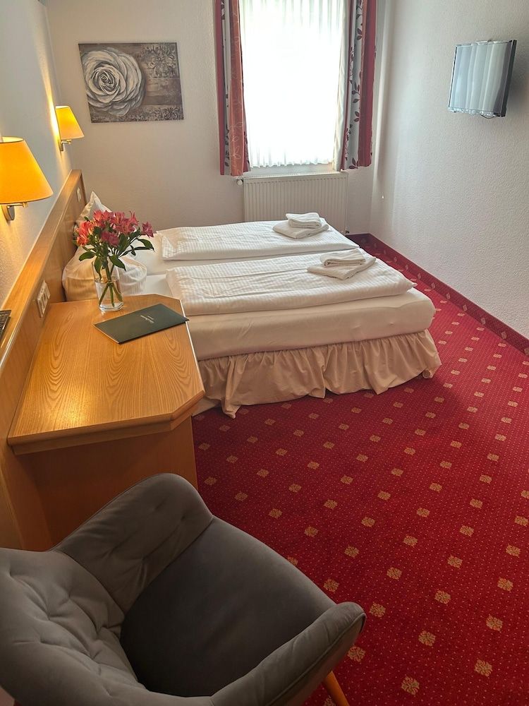 Hotel Domschatz Standard Twin Room, Private Bathroom 8