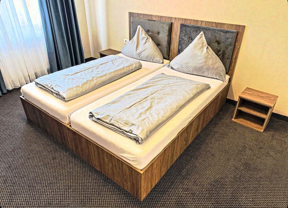 Hotel A8 Lukas Deluxe Double Room, Courtyard View 3