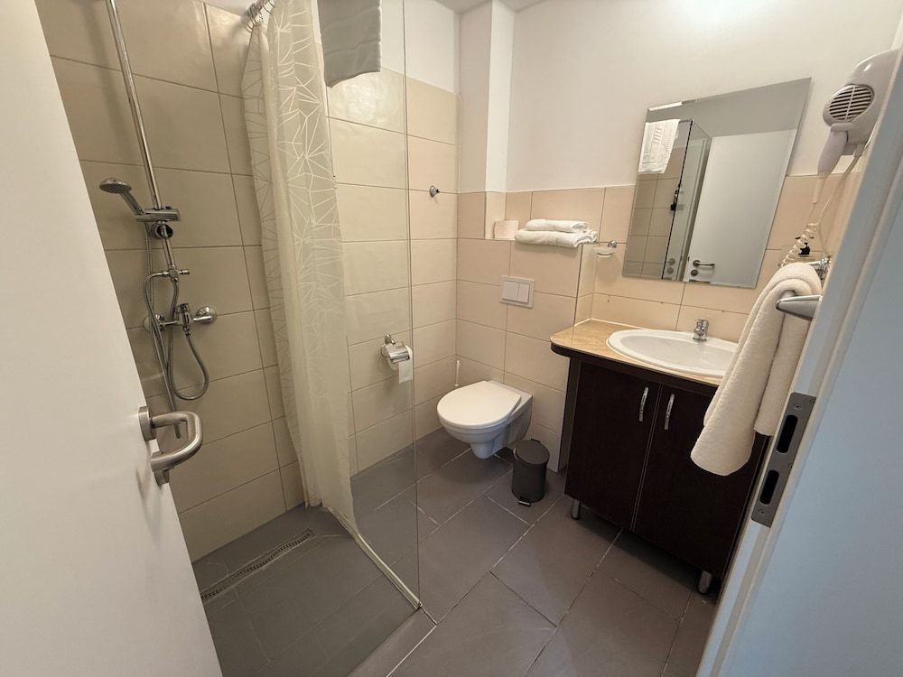 Hotel A8 Lukas Deluxe Twin Room, Courtyard View 4