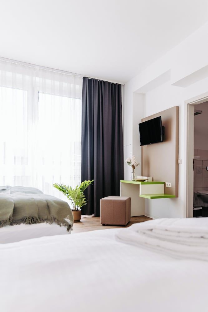 bestprice Hotel Koblenz Twin Room, City View 5