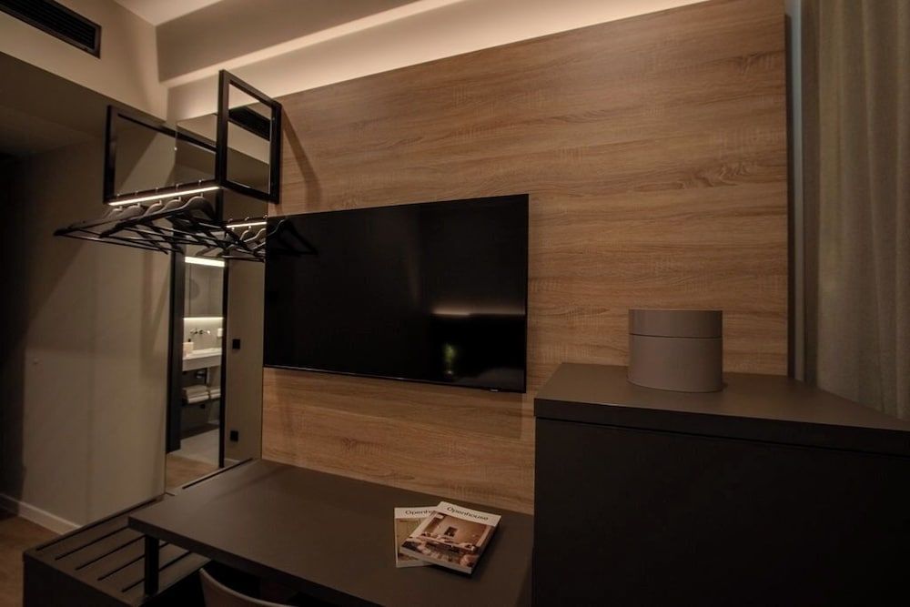 East Five Hotel Comfort Single Room 18