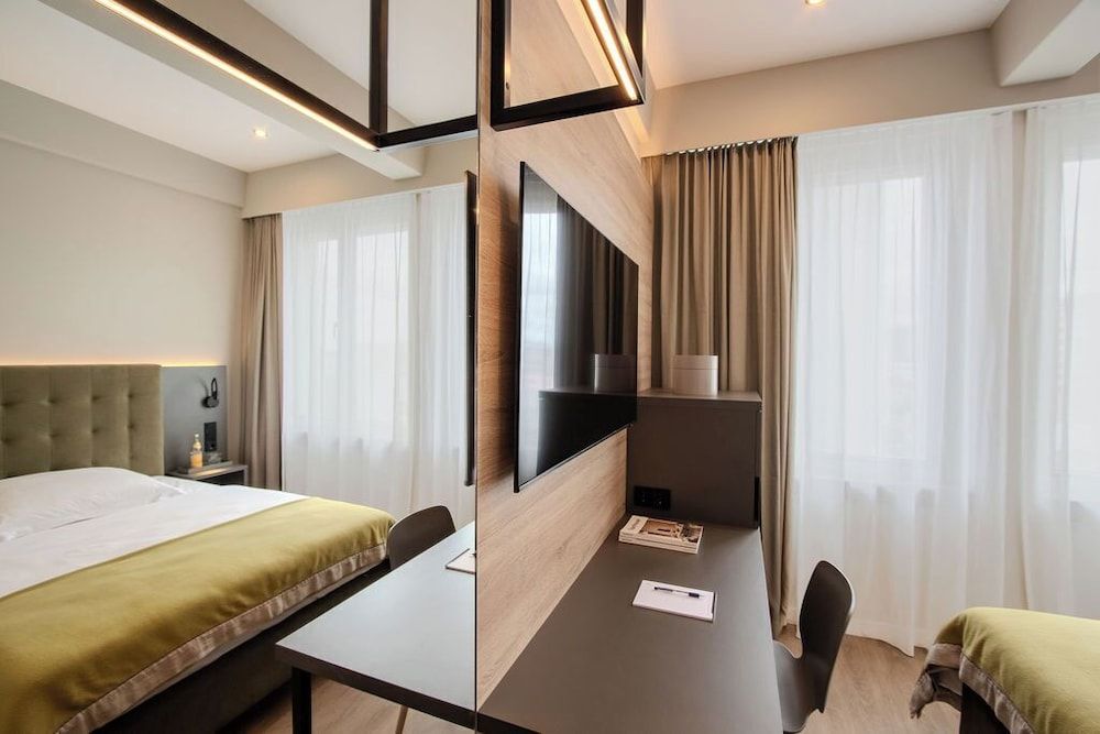 East Five Hotel Comfort Single Room 9