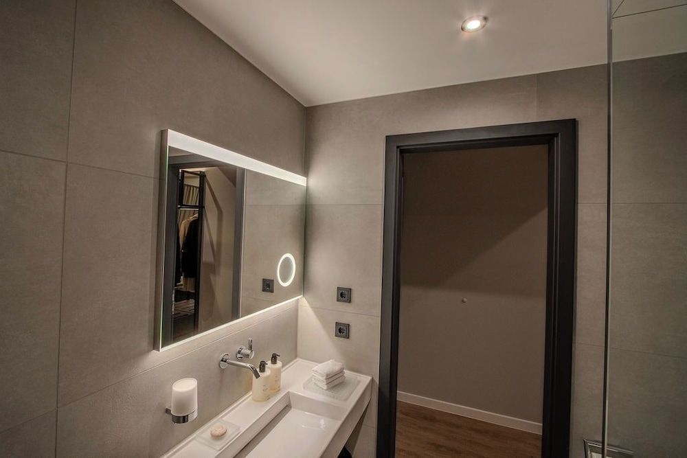 East Five Hotel Comfort Single Room 23