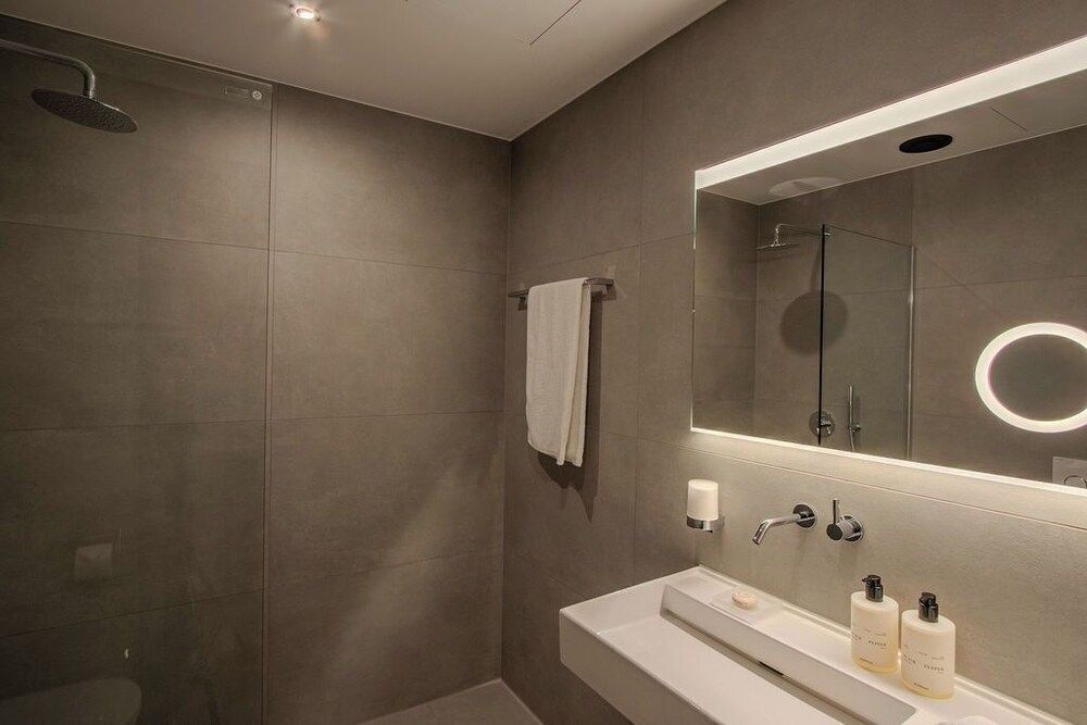 East Five Hotel Comfort Single Room 25