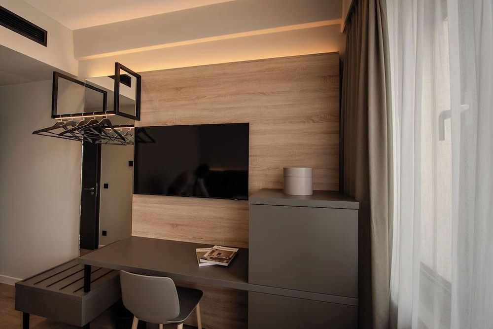 East Five Hotel Comfort Single Room 16