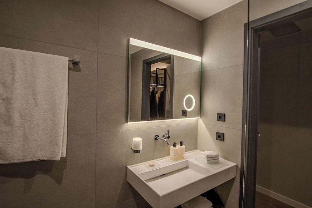 East Five Hotel Comfort Single Room 24