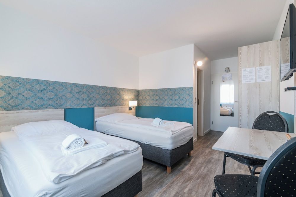 Hotel Café Galerie Comfort Twin Room 2