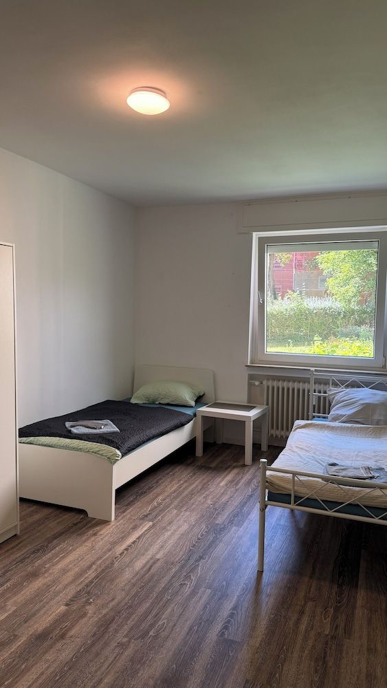 Three Bedroom Comfort Apartment Maintal Classic Apartment, Garden View 7