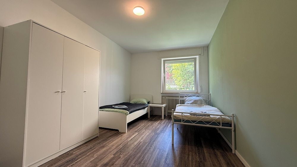 Three Bedroom Comfort Apartment Maintal Classic Apartment, Garden View 9